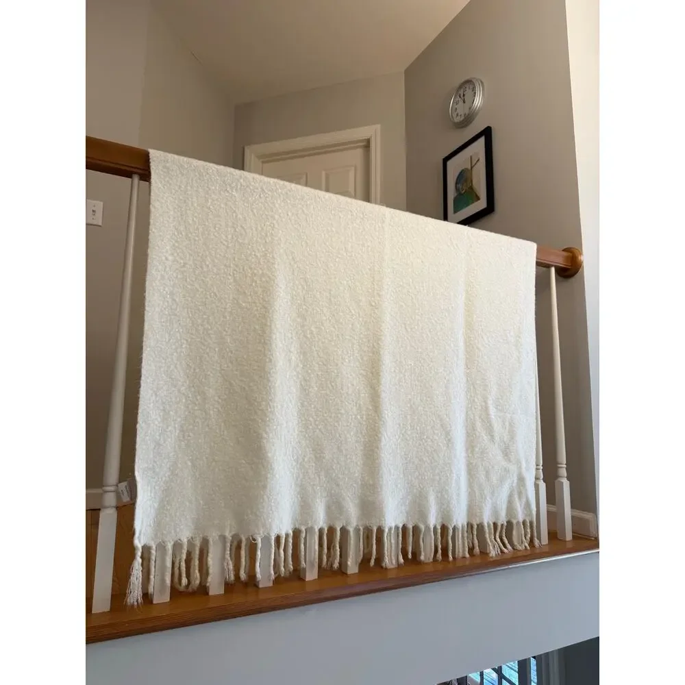 Soft Surroundings Ivory Bouclé Fringe Throw Blanket 50x70 Cozy Cottage Home